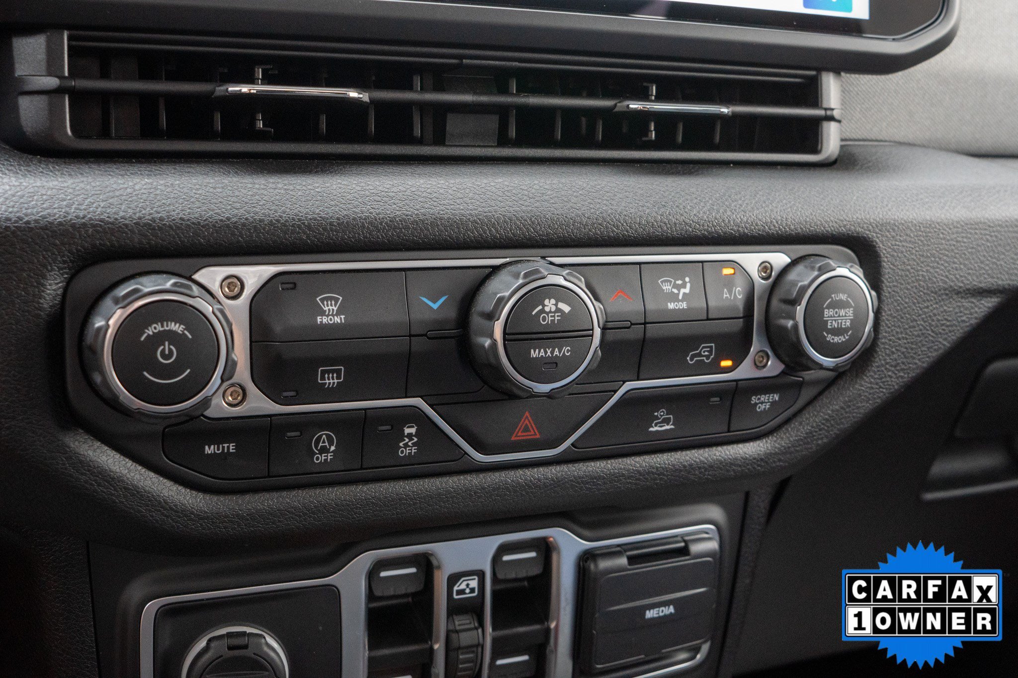 2025 Jeep Gladiator Nighthawk - Photo 21