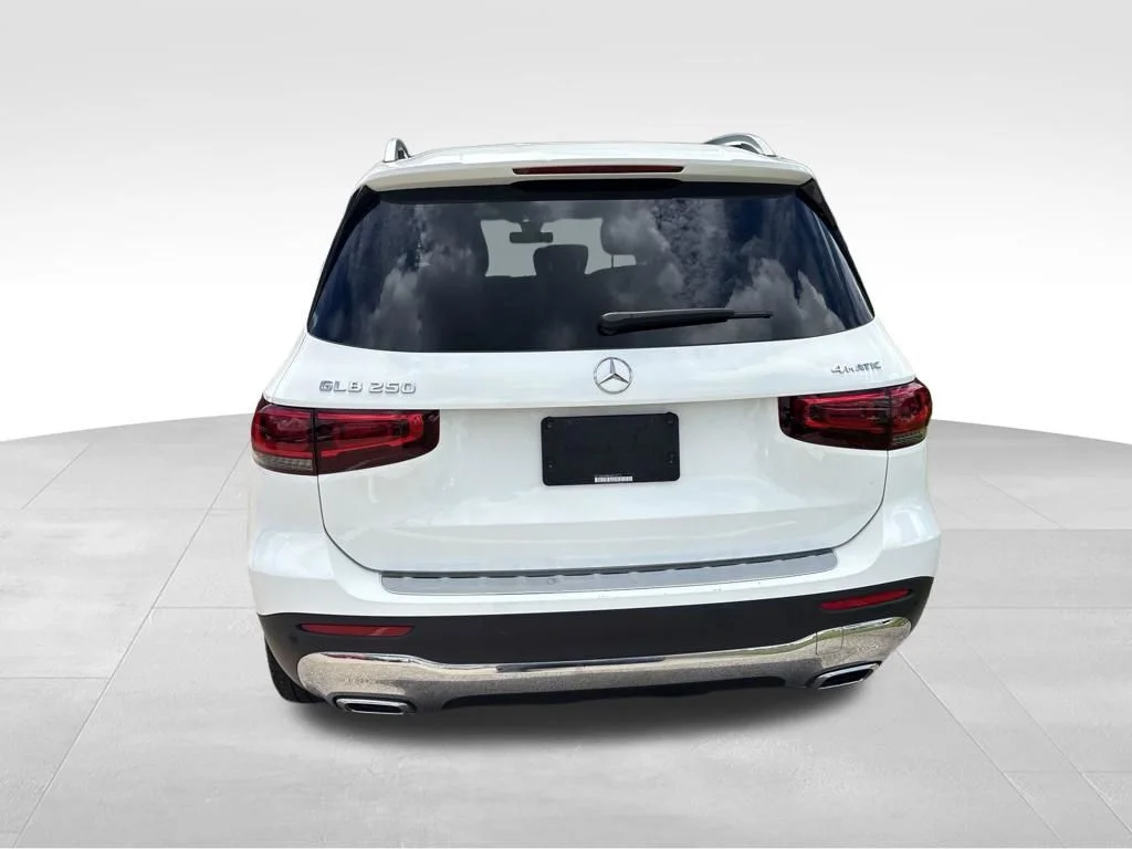Used 2022 White Mercedes-Benz GLB 250 image 9