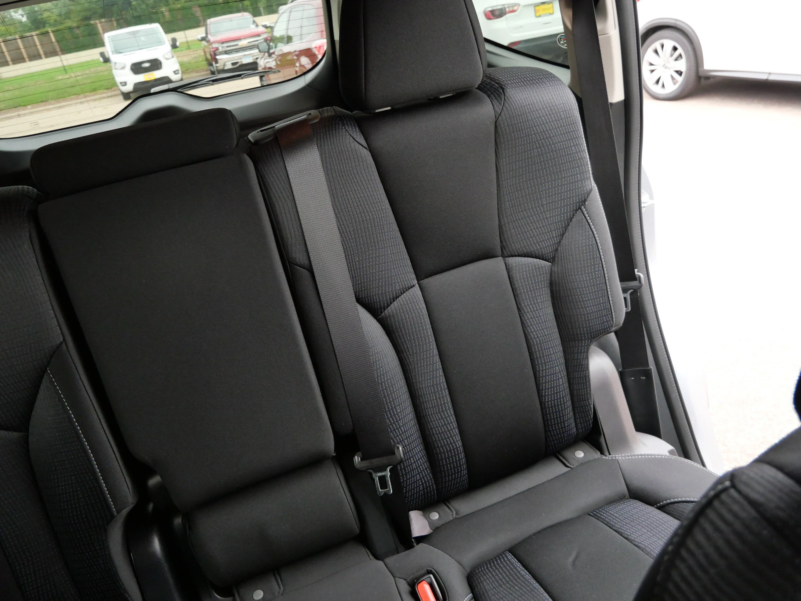 Used 2022 Ice Silver Metallic Subaru Premium image 14