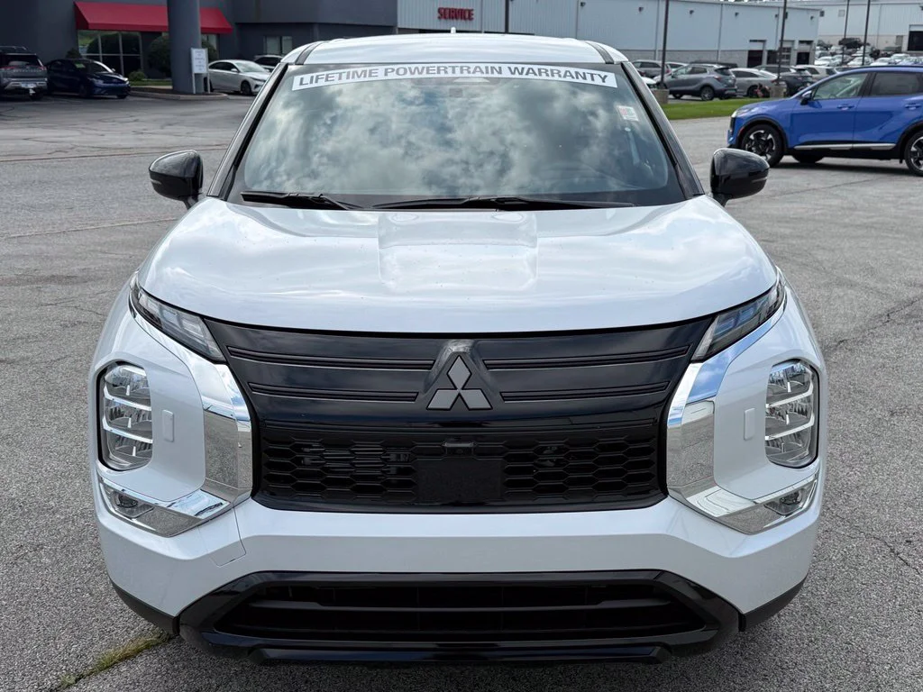 New 2026 White Mitsubishi LE 1.5T S-AWC image 2