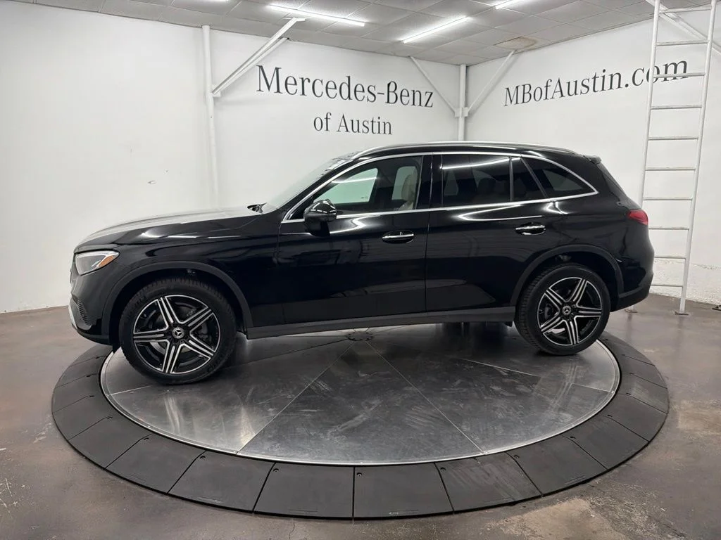 New 2027 Black Mercedes-Benz GLC 300 image 4