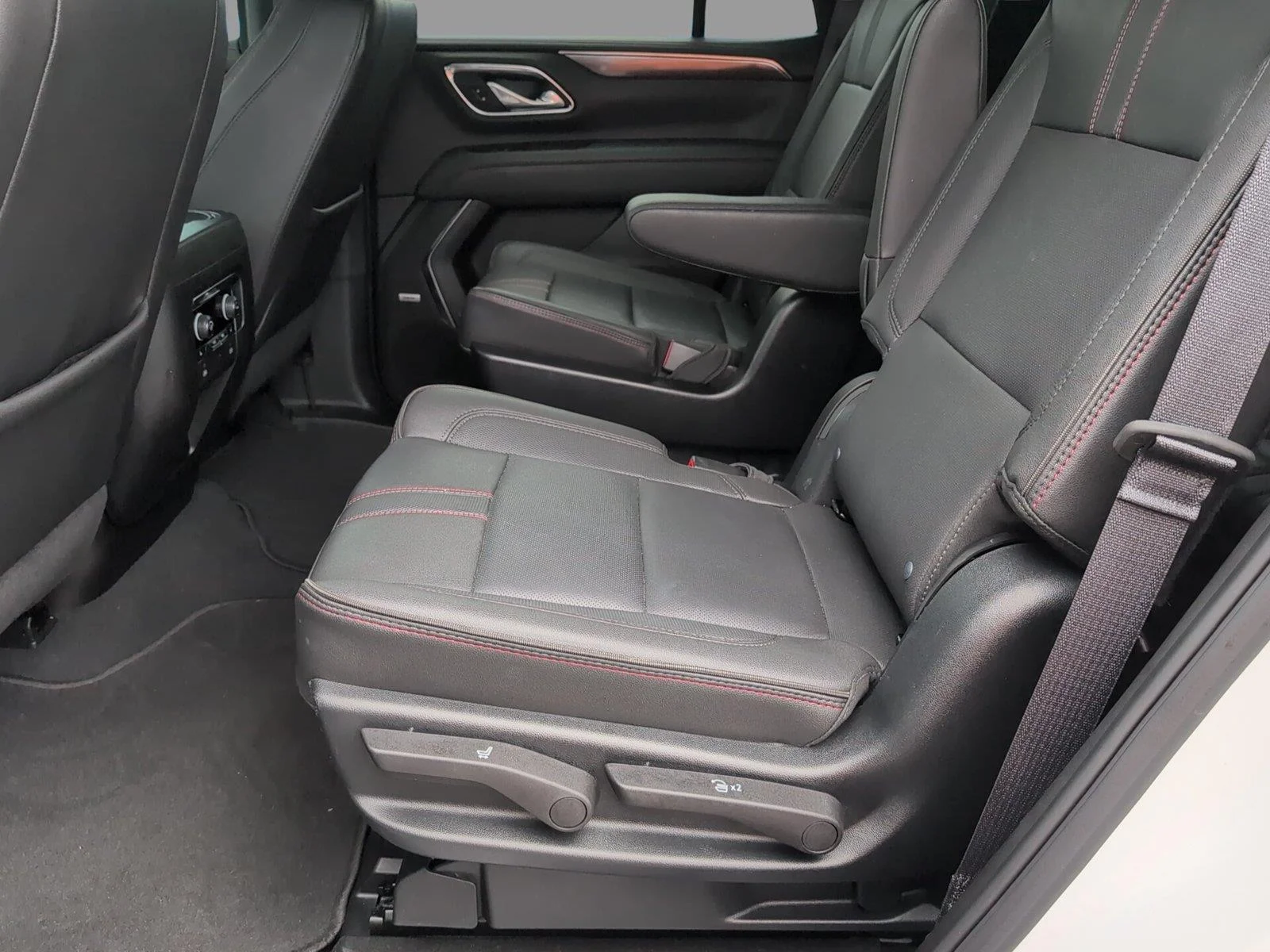 Used 2023 SUMMIT WHITE Chevrolet RST image 32