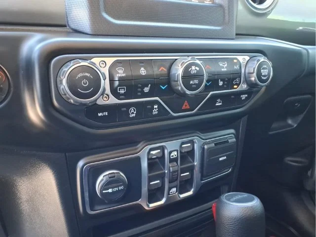 Used 2020 Green Jeep Overland image 26