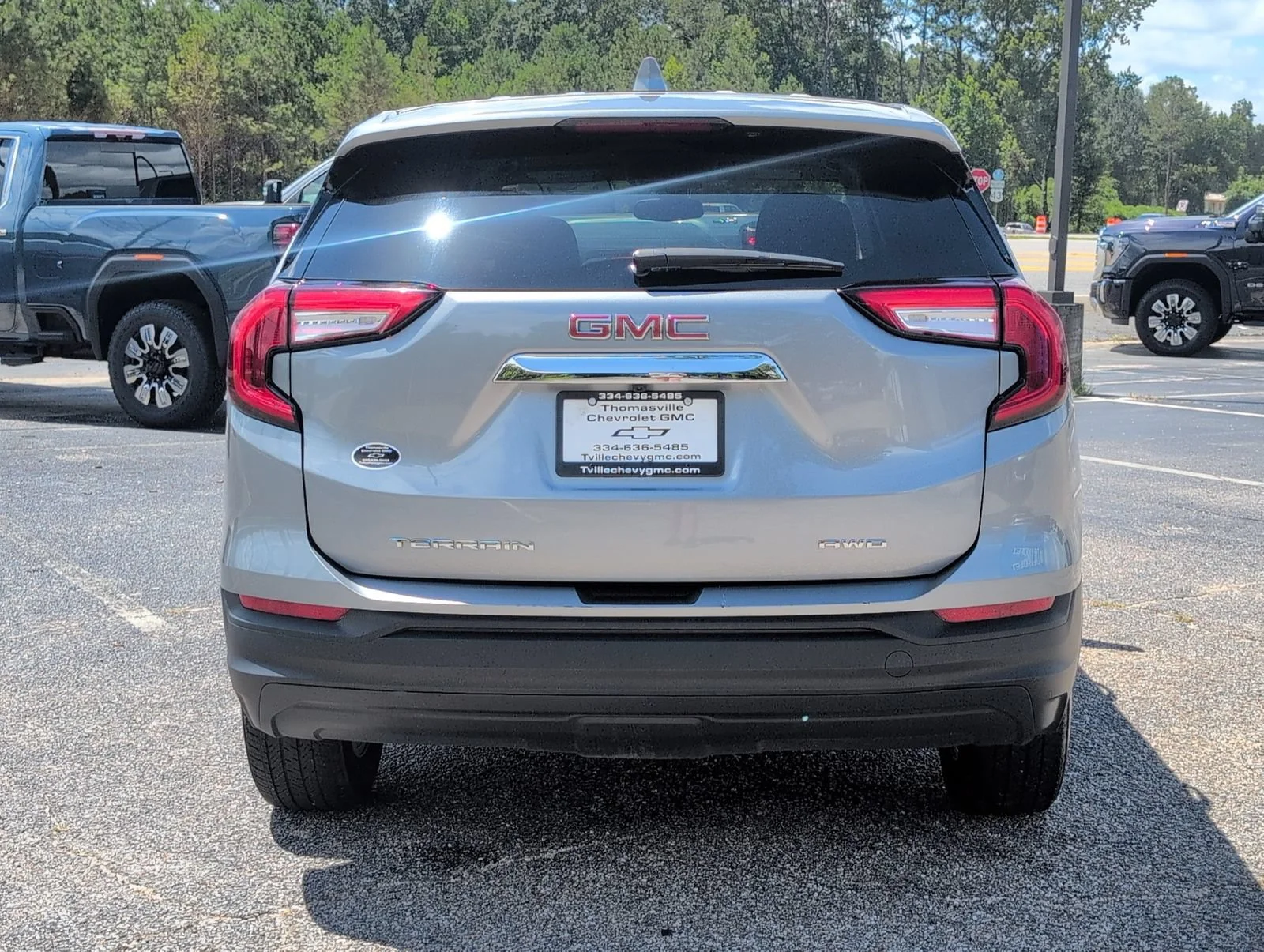 Used 2024 Sterling Metallic GMC SLE image 4