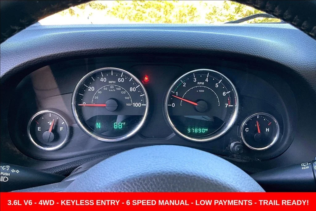 Used 2017 Silver Jeep Unlimited Sport image 15