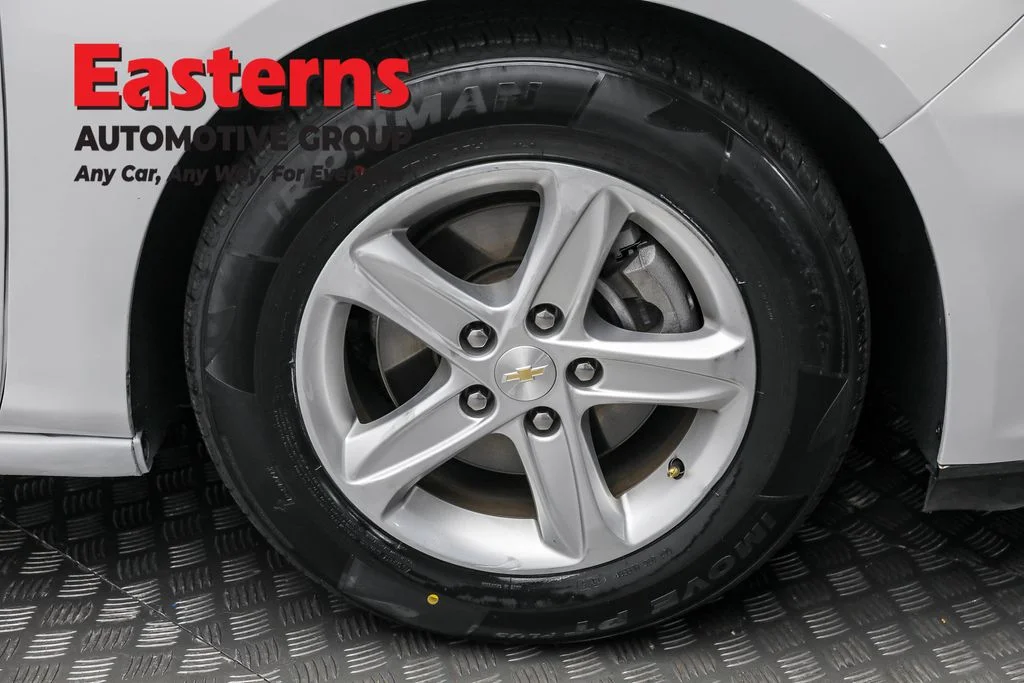 Used 2023 White Chevrolet LS image 28