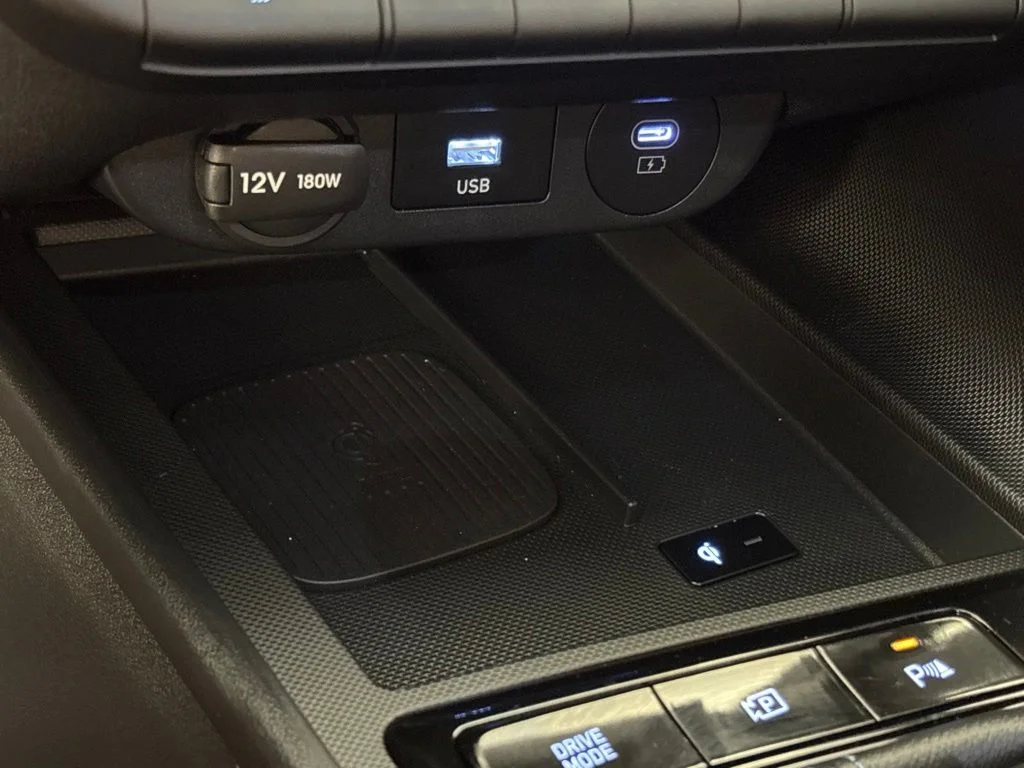 Used 2025 Black Hyundai Base image 42