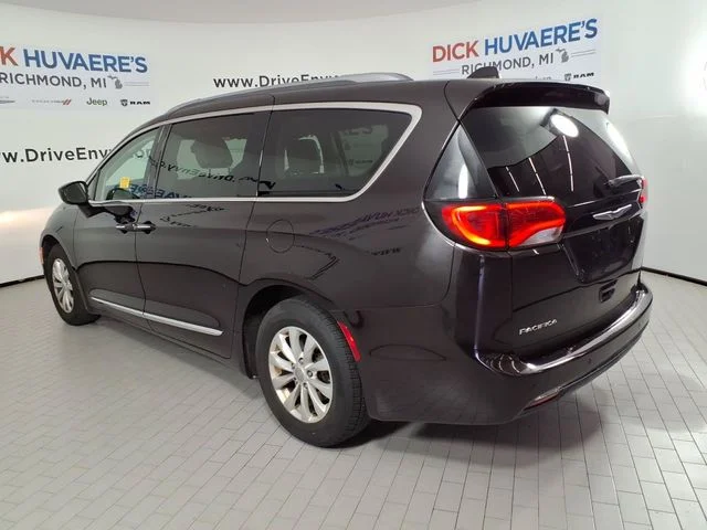 Used 2018 Red Chrysler Touring L Plus image 6