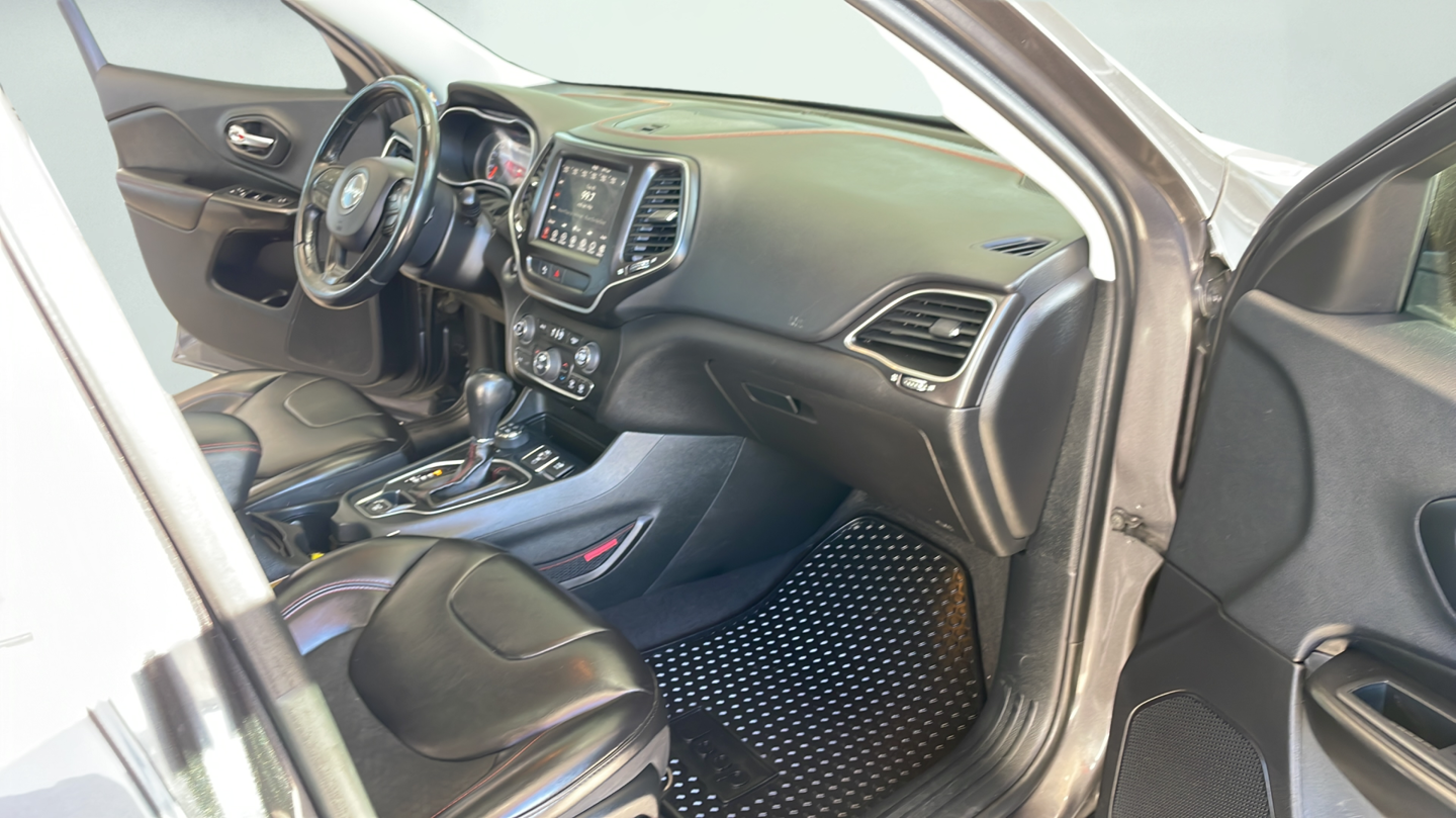 Used 2019 Gray Jeep Trailhawk image 14