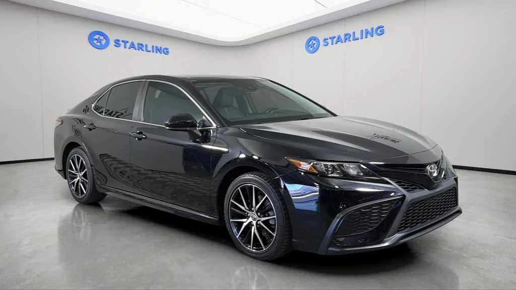 2021 Toyota Camry SE - Photo 13