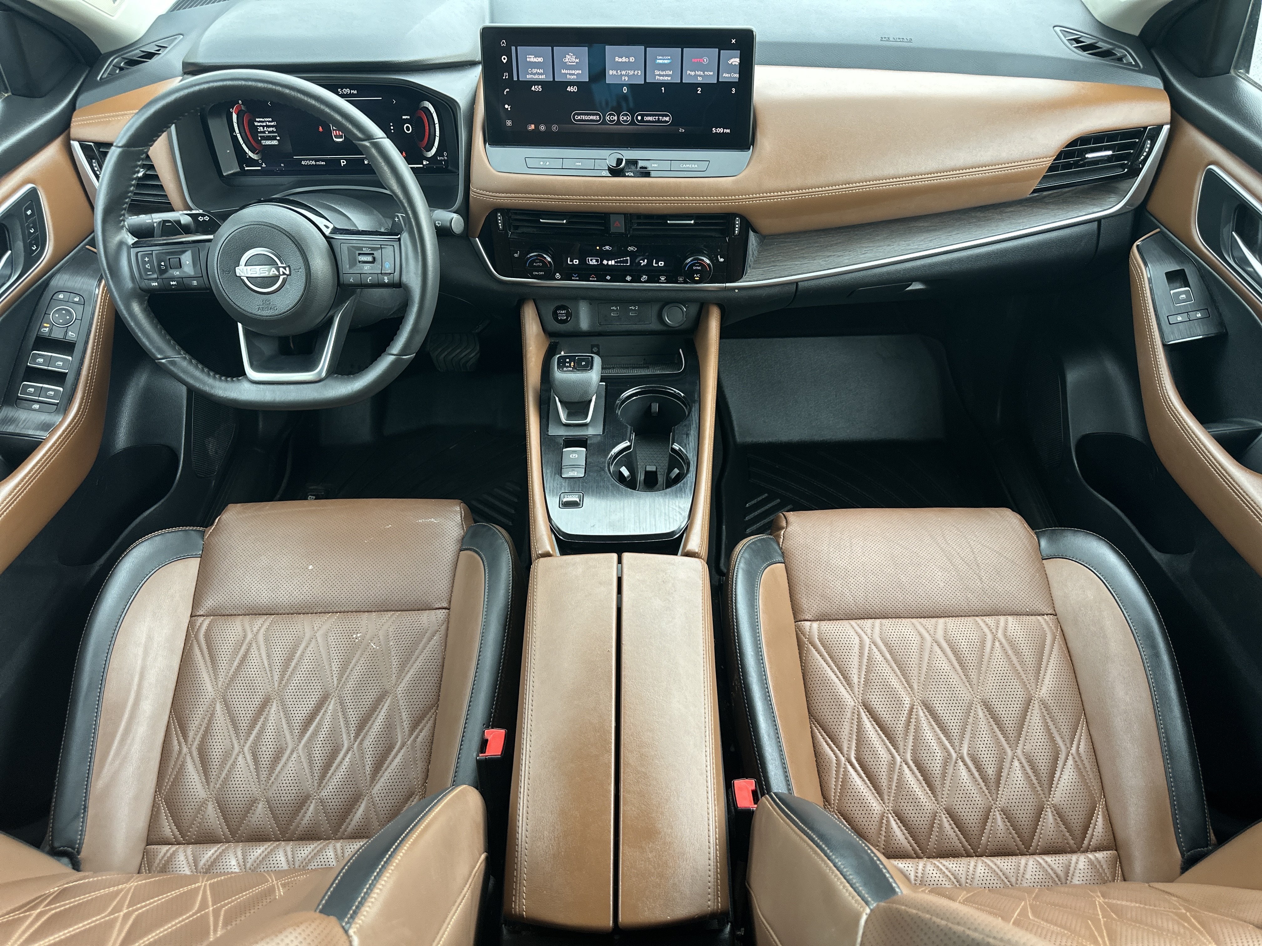 Used 2024 Everest White Pearl/Super Black Nissan Platinum image 22
