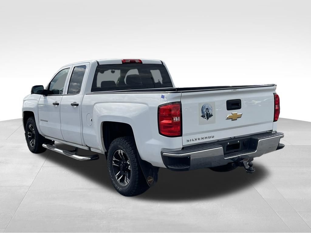Used 2018 Summit White Chevrolet WT image 9