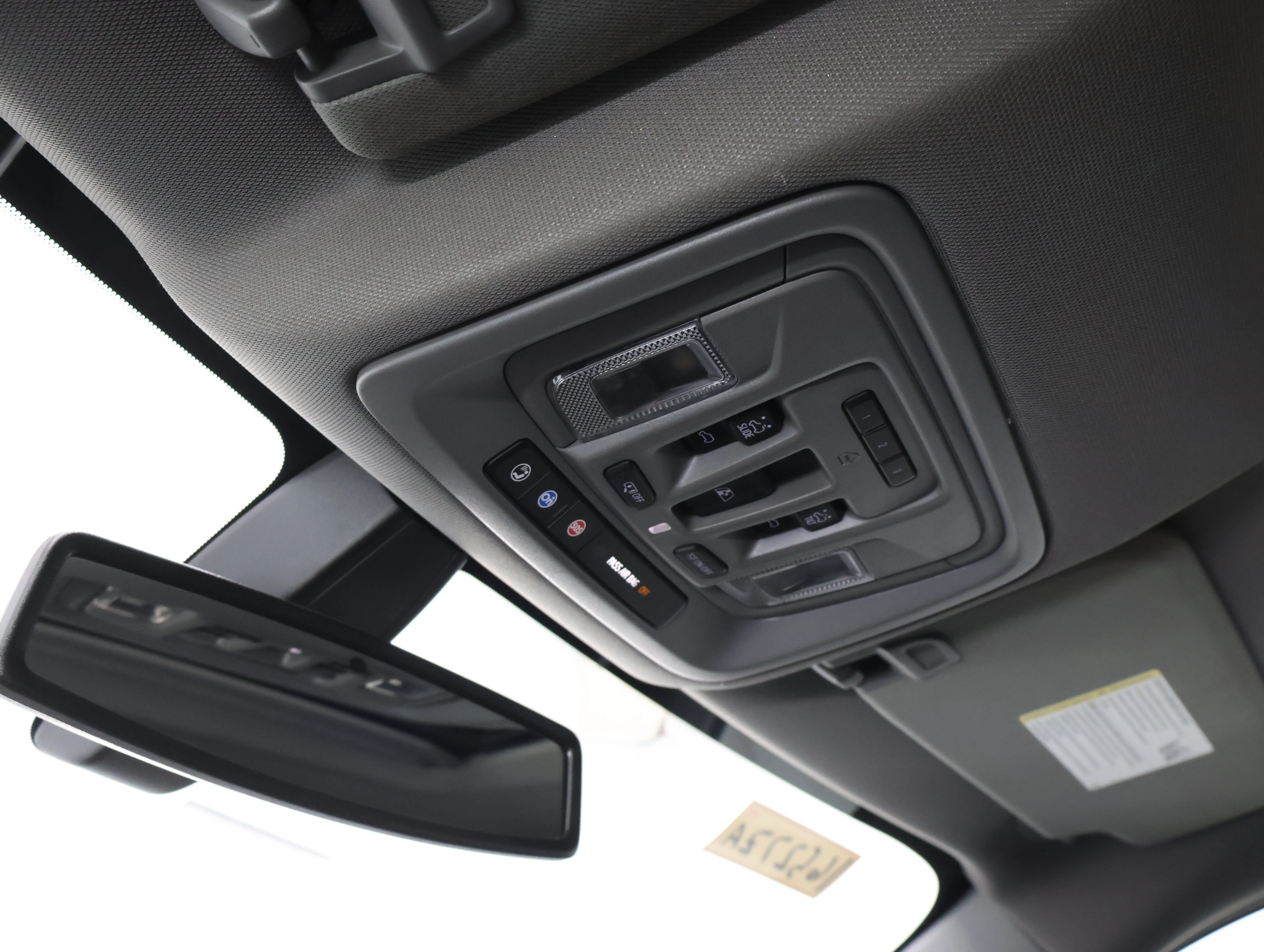 Used 2022 White Frost Tricoat GMC Denali image 12