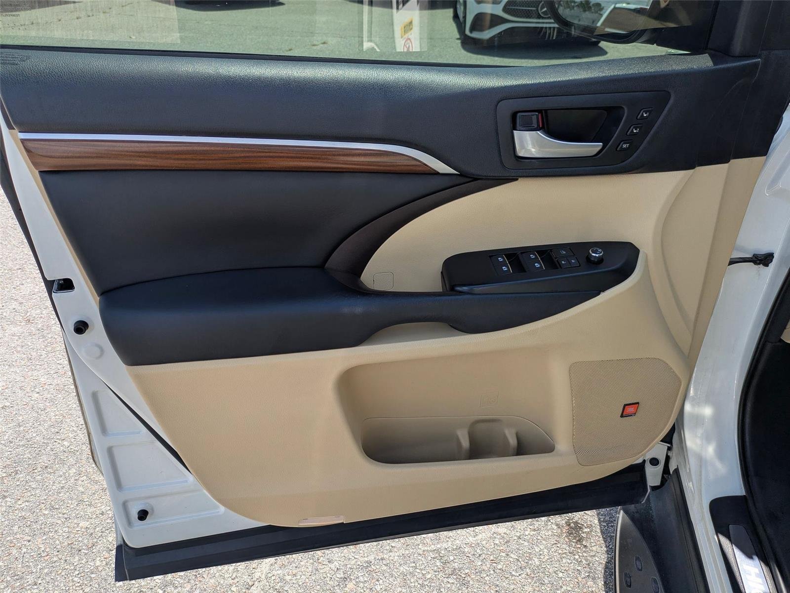 Used 2018 Blizzard Pearl Toyota Limited image 9