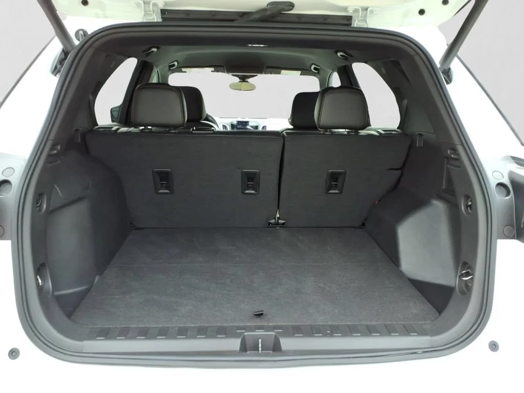 Used 2023 SUMMIT WHITE Chevrolet Premier image 32