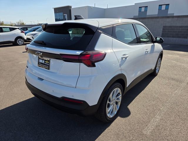 New 2027 Summit White Chevrolet LT image 4