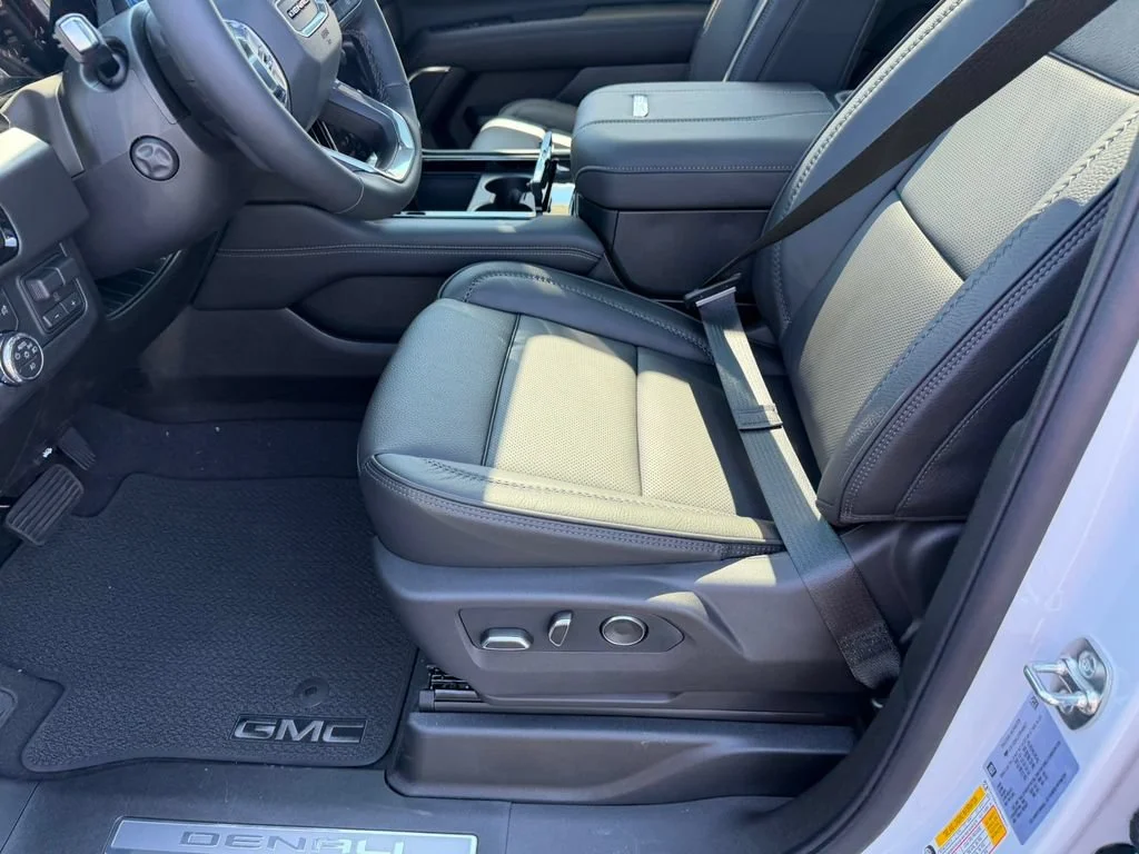 2026 GMC Yukon Denali - Photo 31