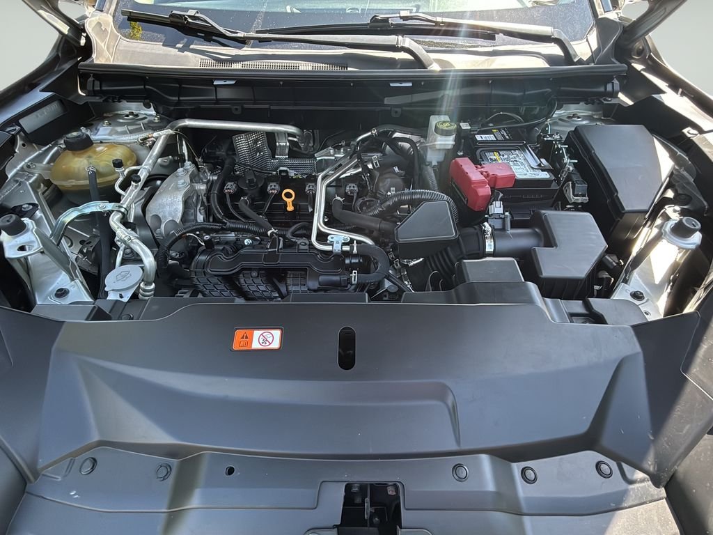 Used 2022 Silver Mitsubishi SEL image 9