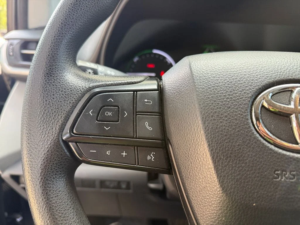 Used 2022  Toyota LE image 24