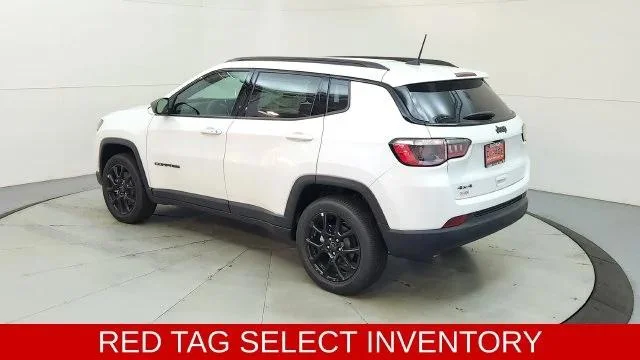 New 2026 Bright White Clear-Coat Exterior Paint Jeep Latitude image 8