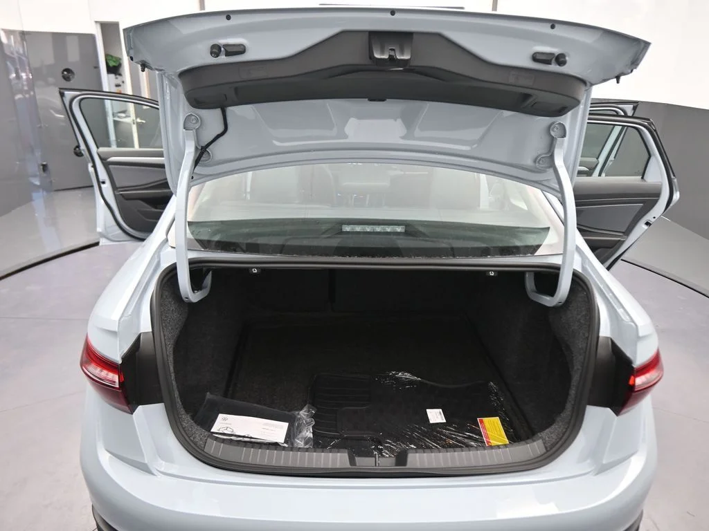 2026 Volkswagen Jetta SE - Photo 39