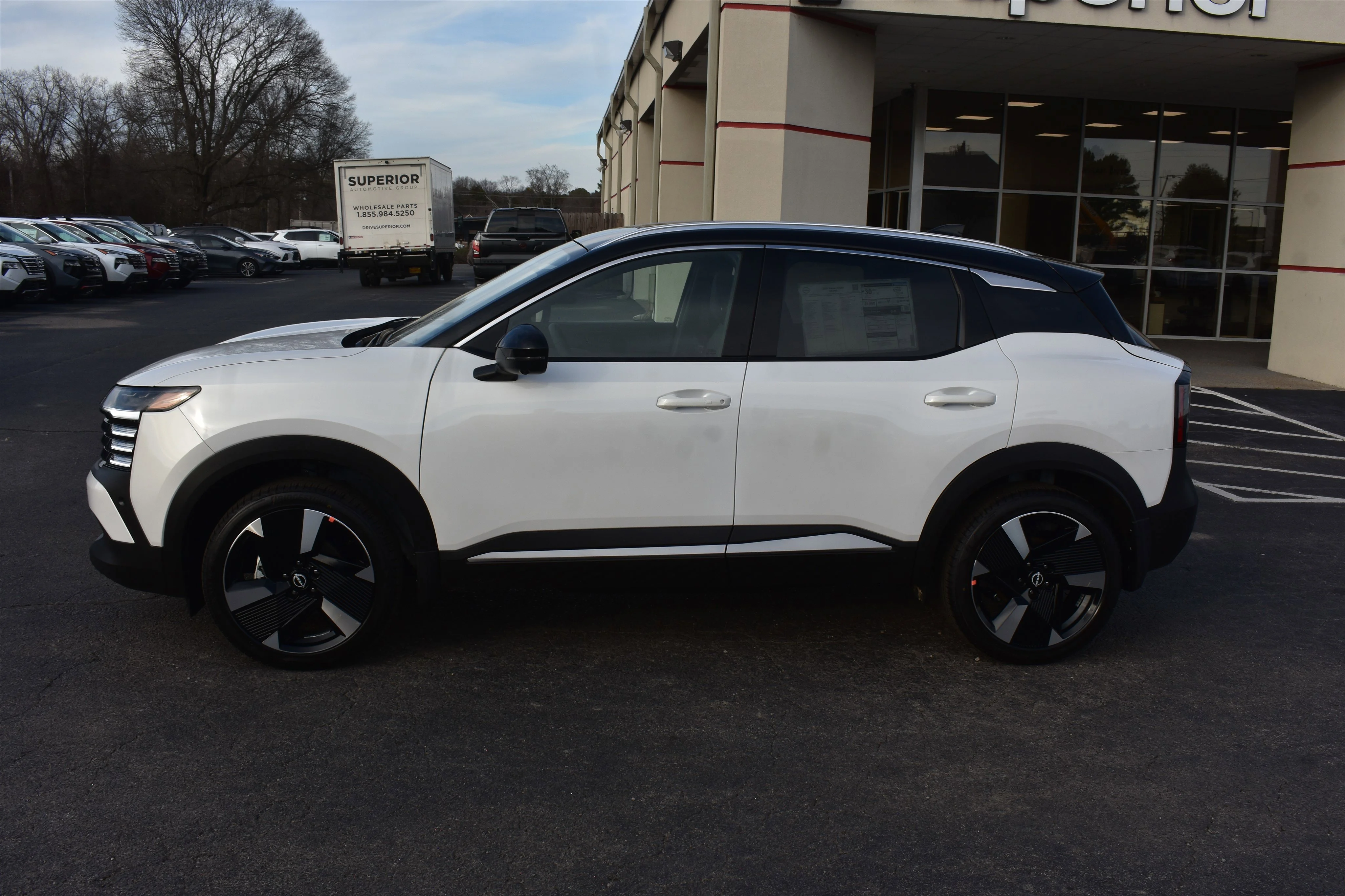 New 2026 Aspen White Tricoat/Super Black Nissan SR image 10