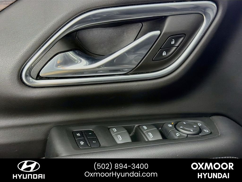 Used 2023 Black Chevrolet Z71 image 17