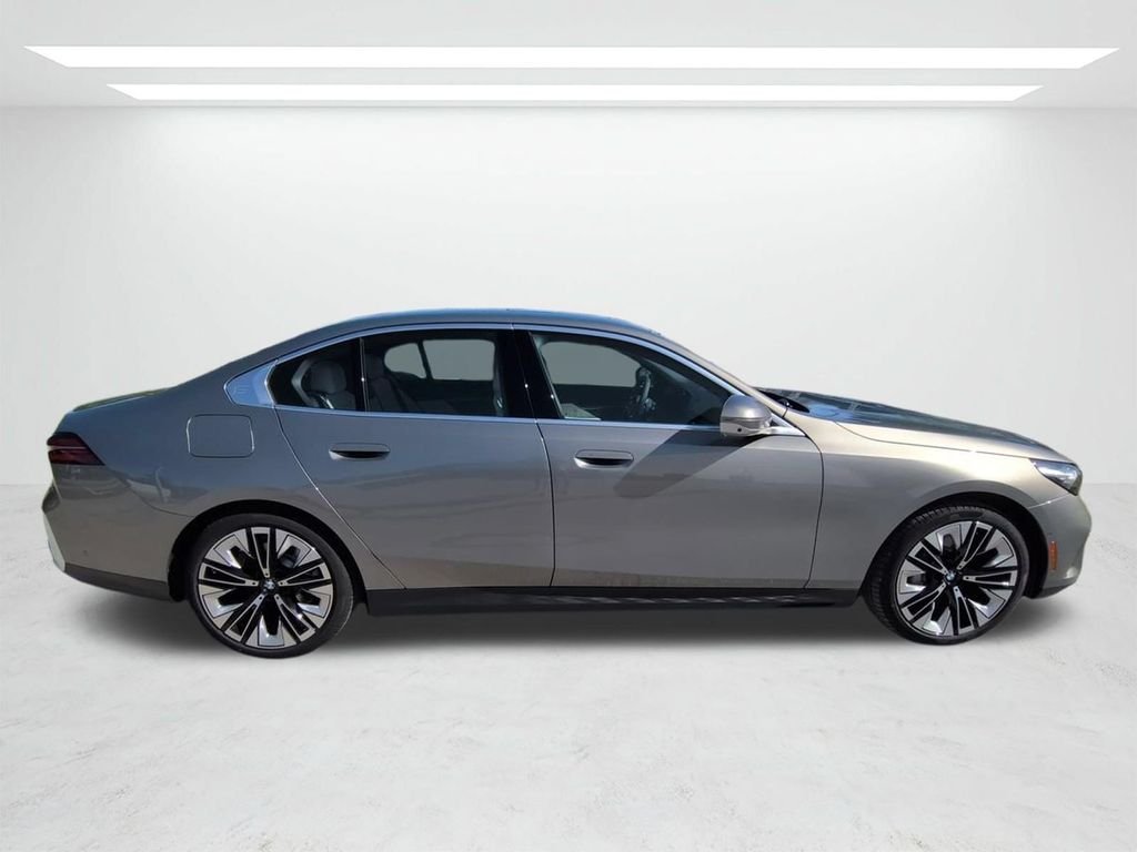 New 2027 Oxide Grey Metallic BMW 530i xDrive image 3