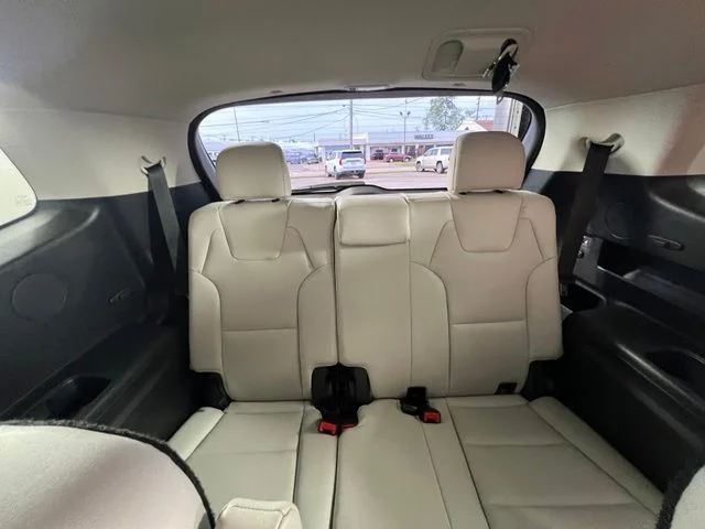 Used 2023 White Kia S image 17