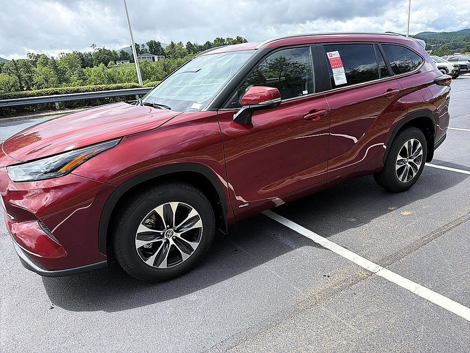 2026 Toyota Highlander Hybrid XLE AWD's photo