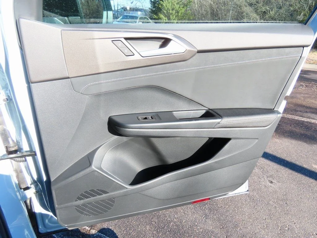 2025 Volkswagen Taos SE Black - Photo 15