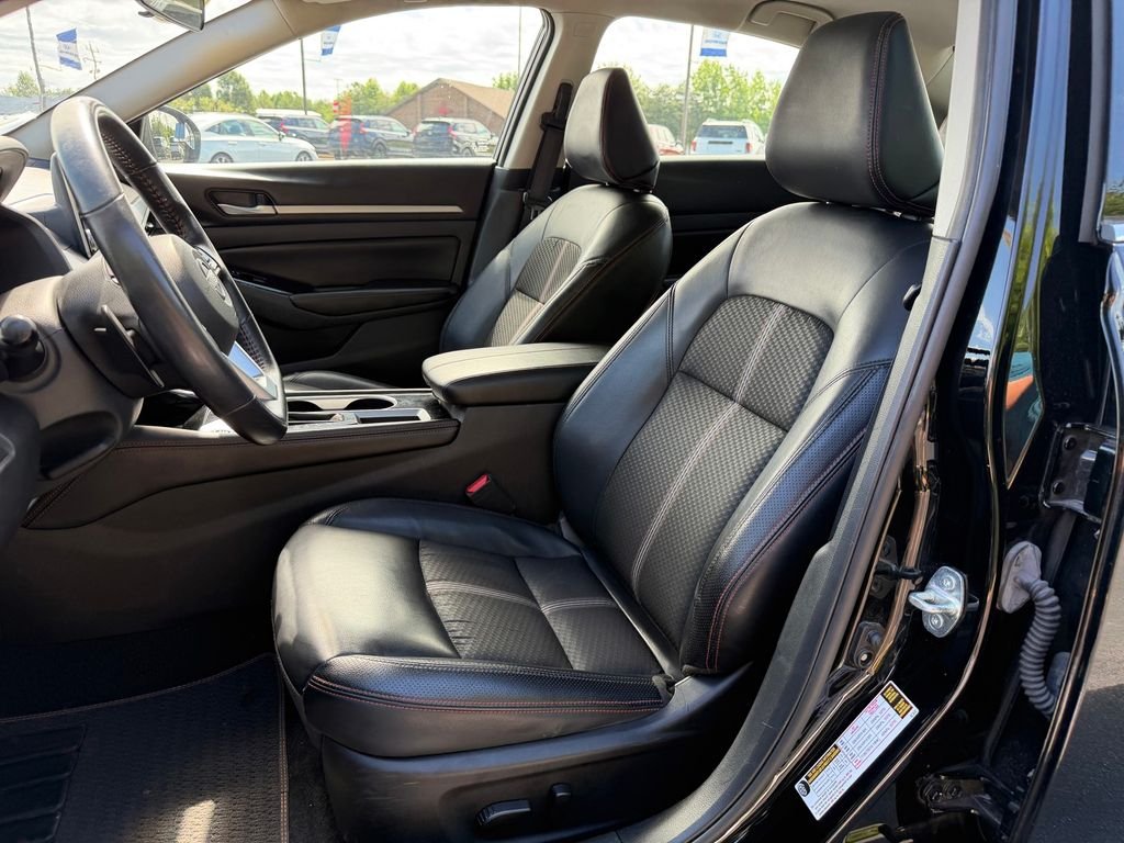 Used 2025 Black Nissan 2.5 SR image 16