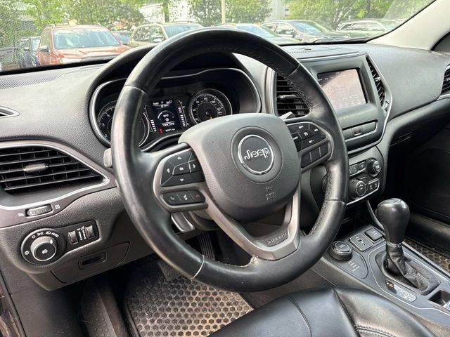 Used 2019 Black Jeep Latitude Plus image 2