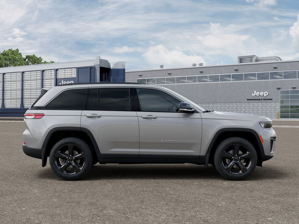 New 2026 Silver Zynith Exterior Paint Jeep Limited image 21