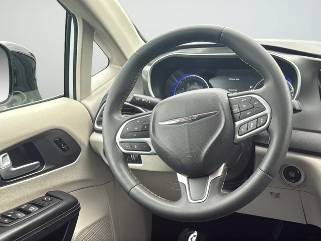 Used 2024 White Chrysler Touring L image 38