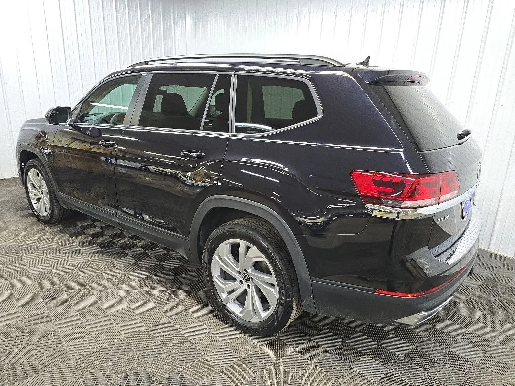 Used 2023 Black Volkswagen 3.6L V6 SE w/Technology image 9