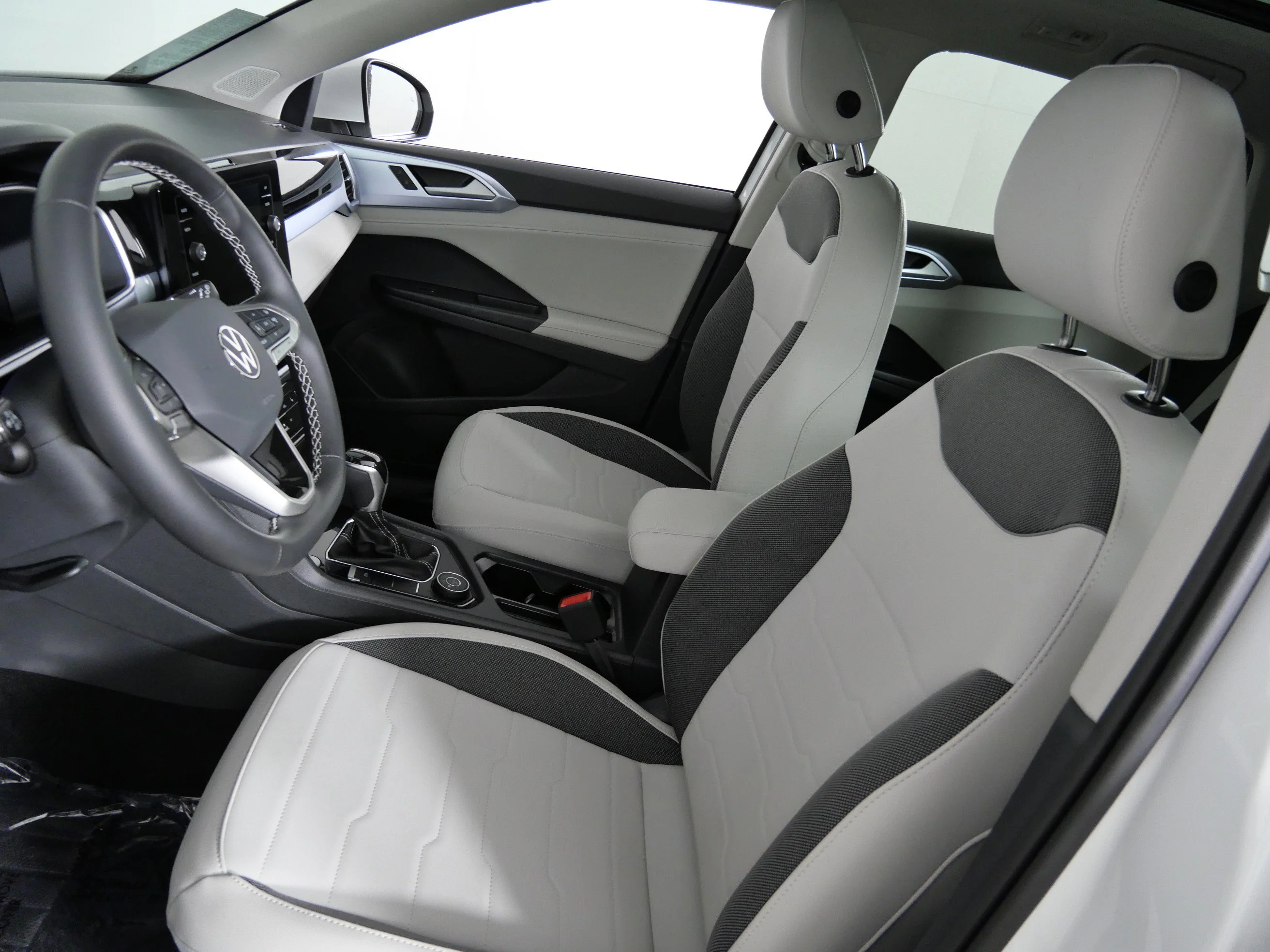New 2026 Pure White Volkswagen SE image 19