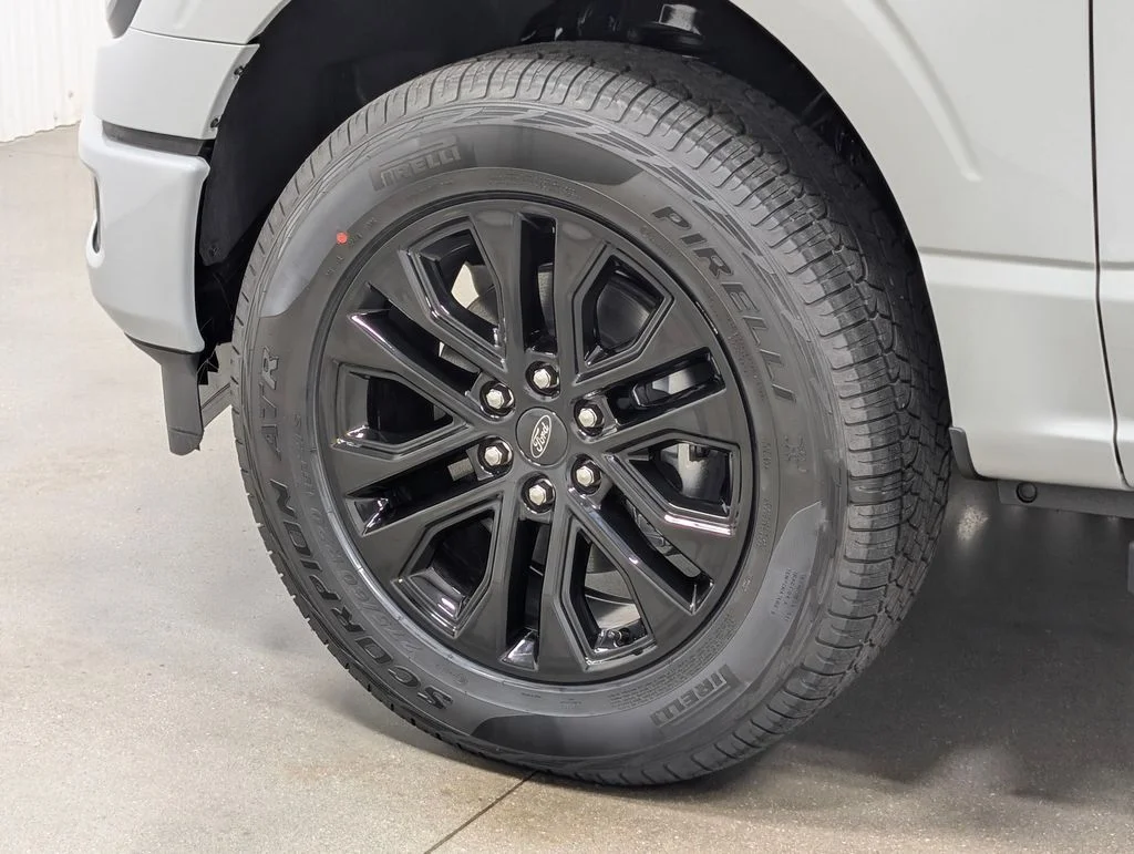 New 2026 Avalanche Ford XLT image 2
