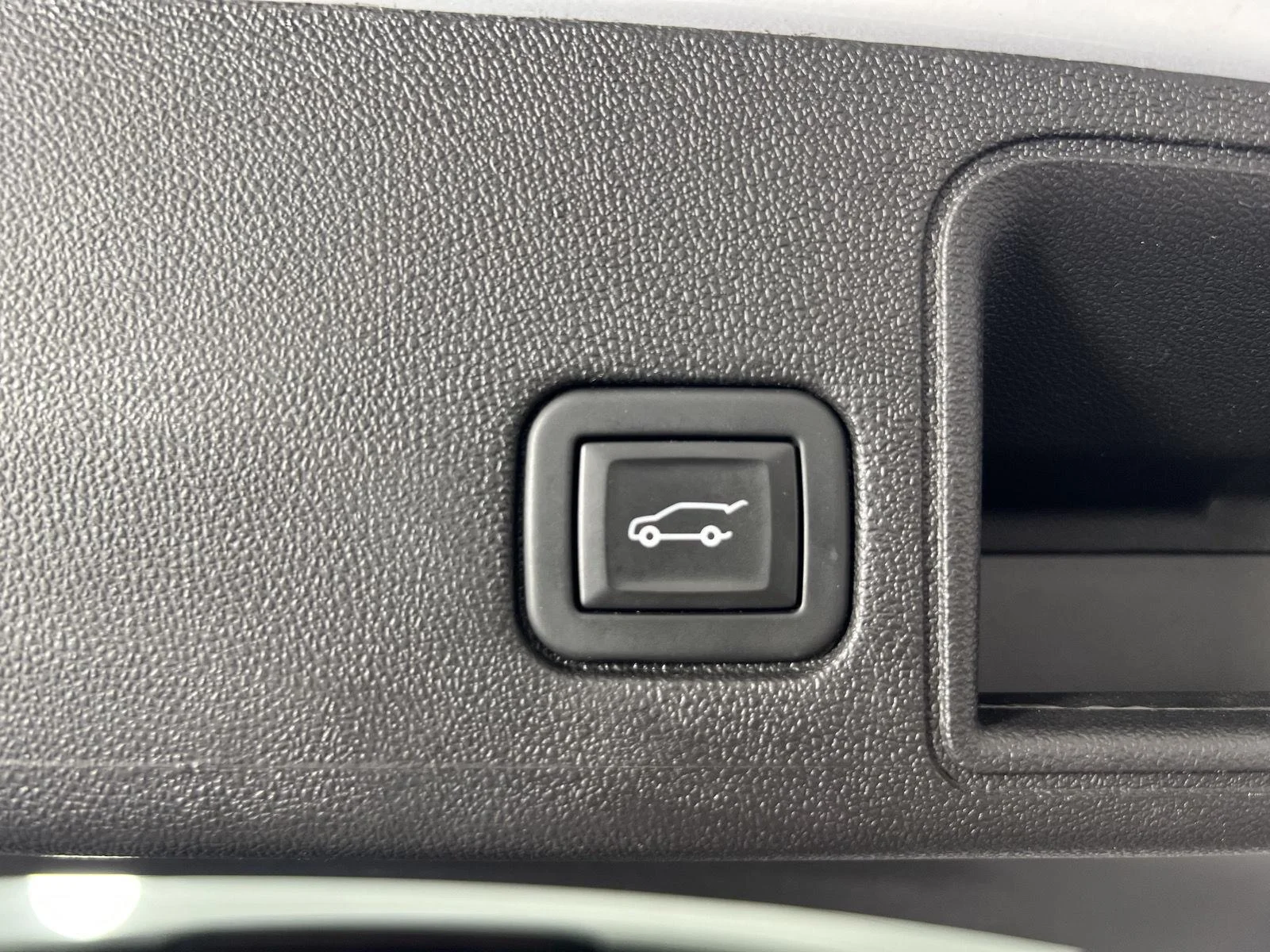 Used 2024 Summit White GMC SLE image 21