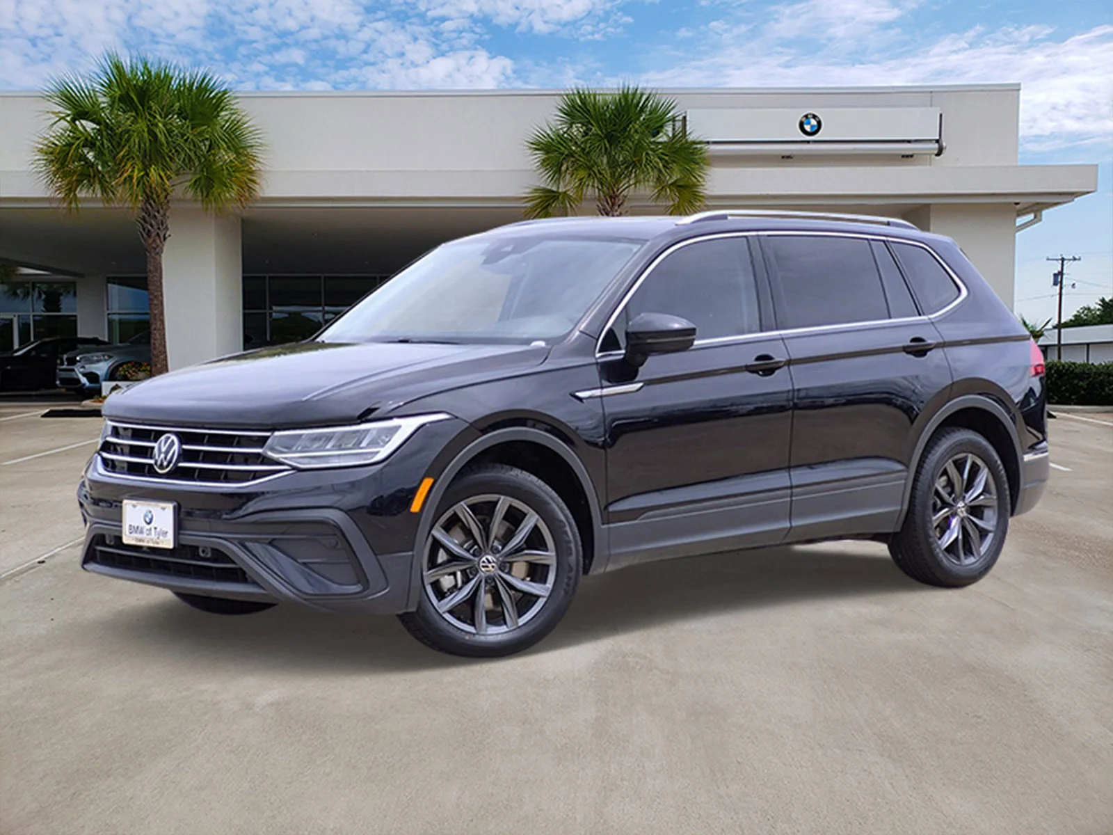 2023 Volkswagen Tiguan 2.0T SE's photo