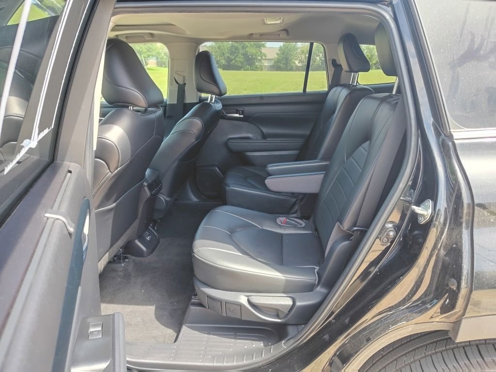 Used 2023 Black Toyota XLE image 6
