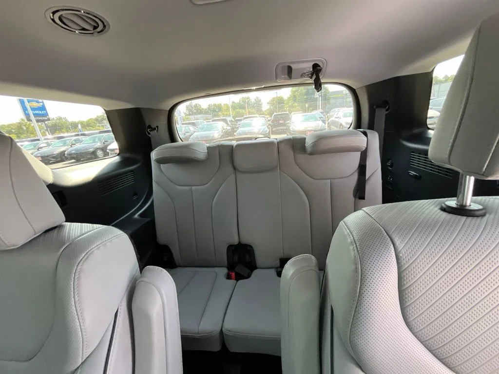 Used 2024 Silver Hyundai SEL image 43