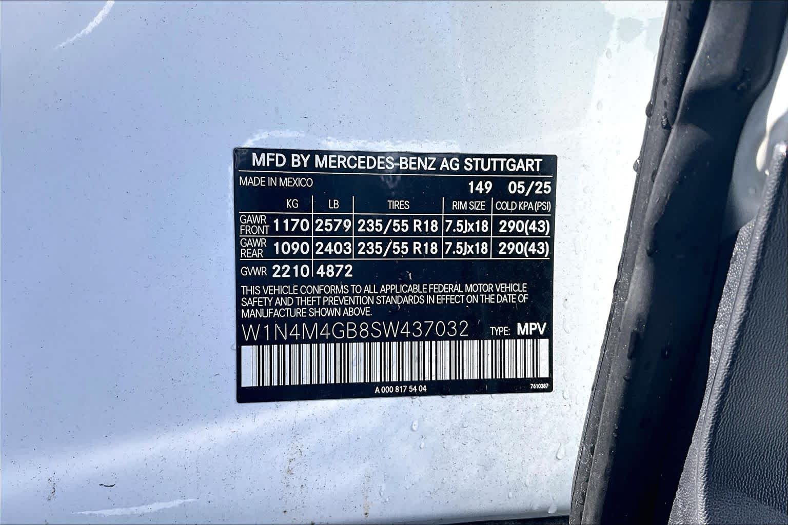 Used 2025 Polar White Mercedes-Benz GLB 250 image 31