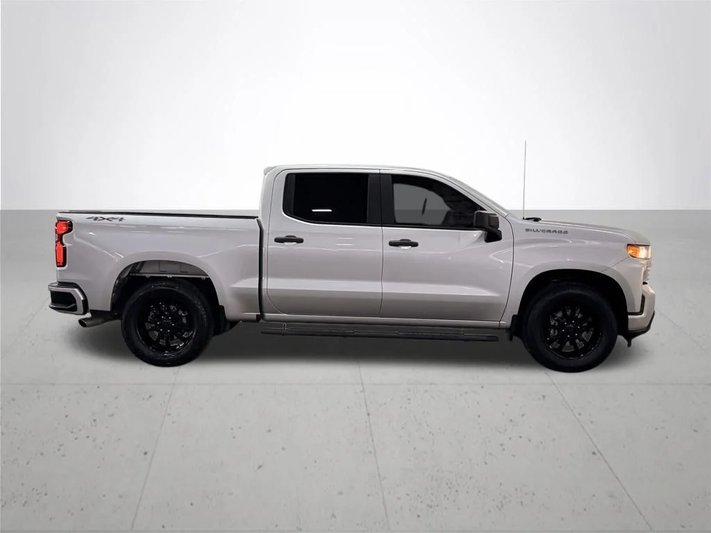 Used 2019 Silver Chevrolet Custom image 9