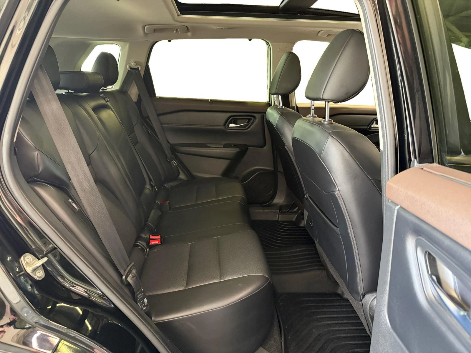 Used 2023 Super Black Nissan SV image 25