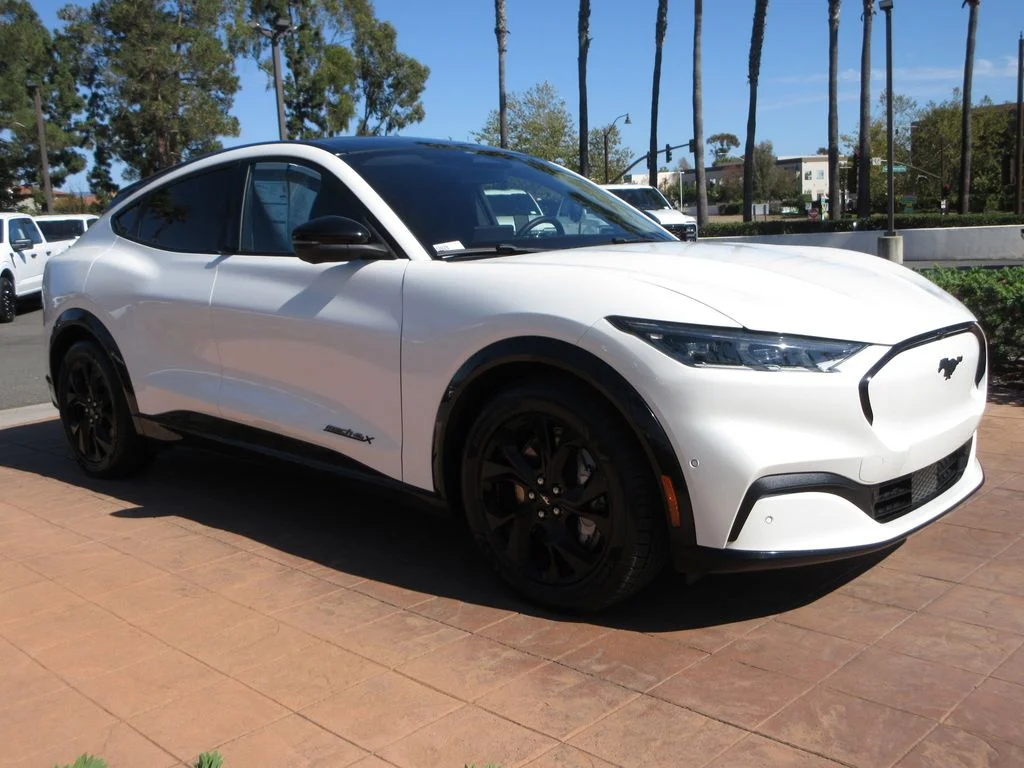 Certified Used 2023 White Metallic Ford Premium image 7