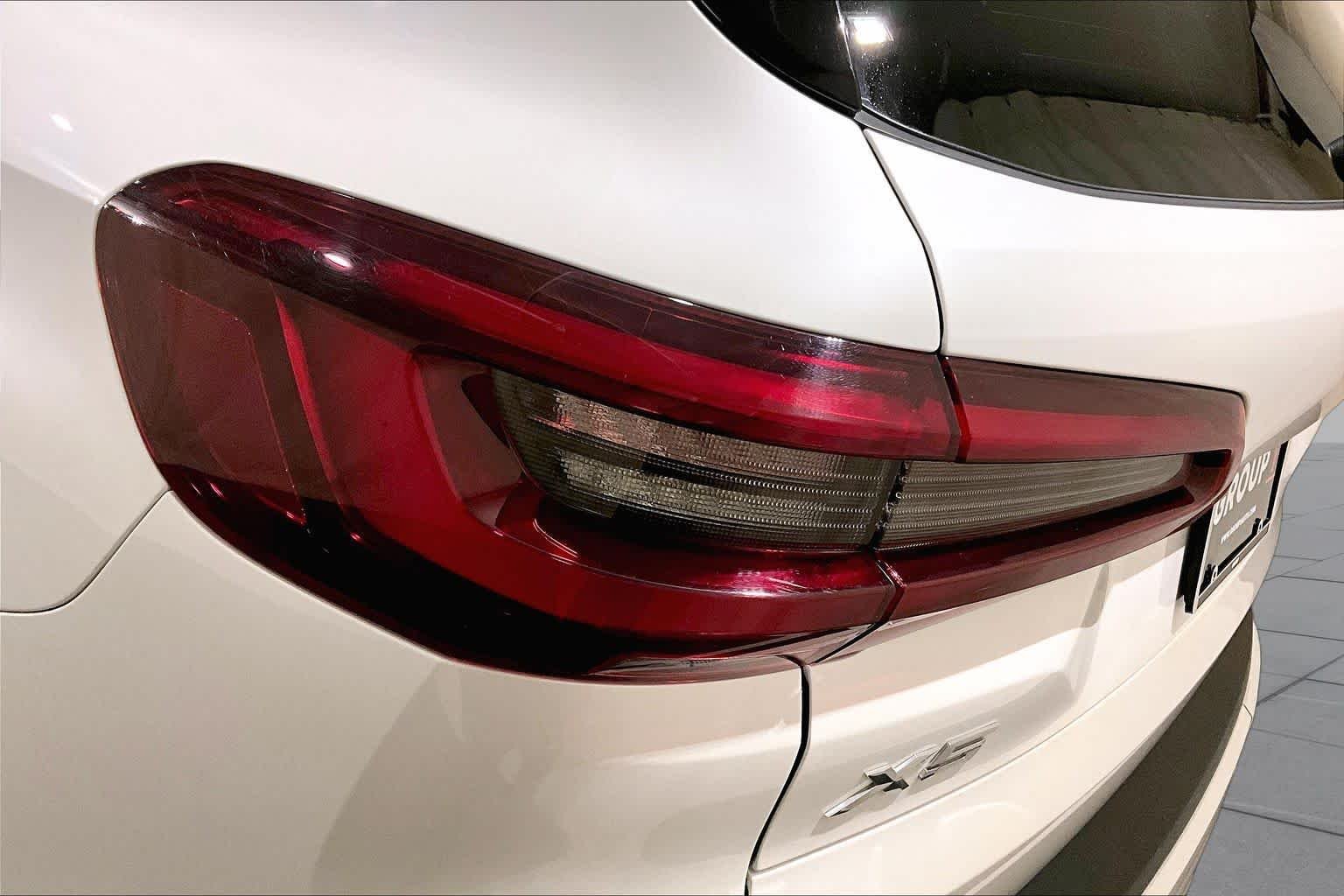 Used 2020 Mineral White Metallic BMW xDrive40i image 27