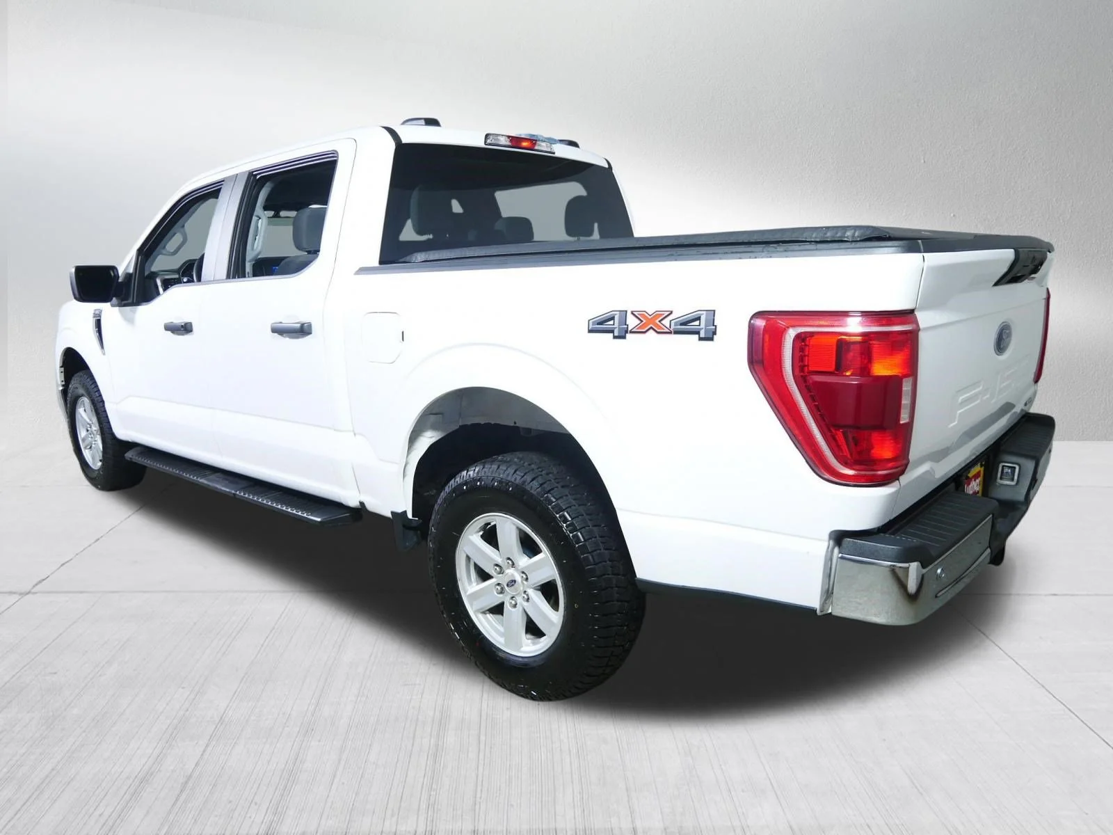 Used 2022 Space White Metallic Ford XLT image 5