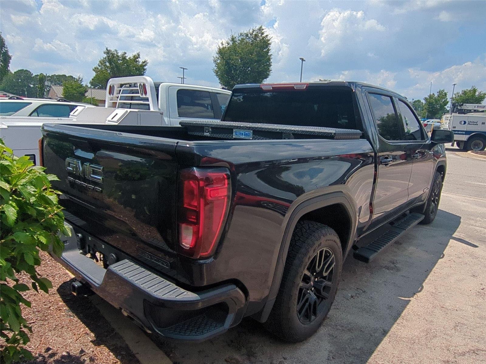 Used 2024 Onyx Black GMC Elevation image 5