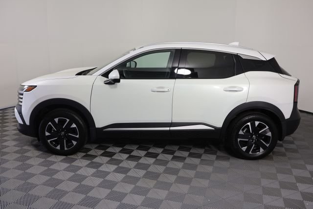 Used 2025 Aspen White Nissan SR image 5